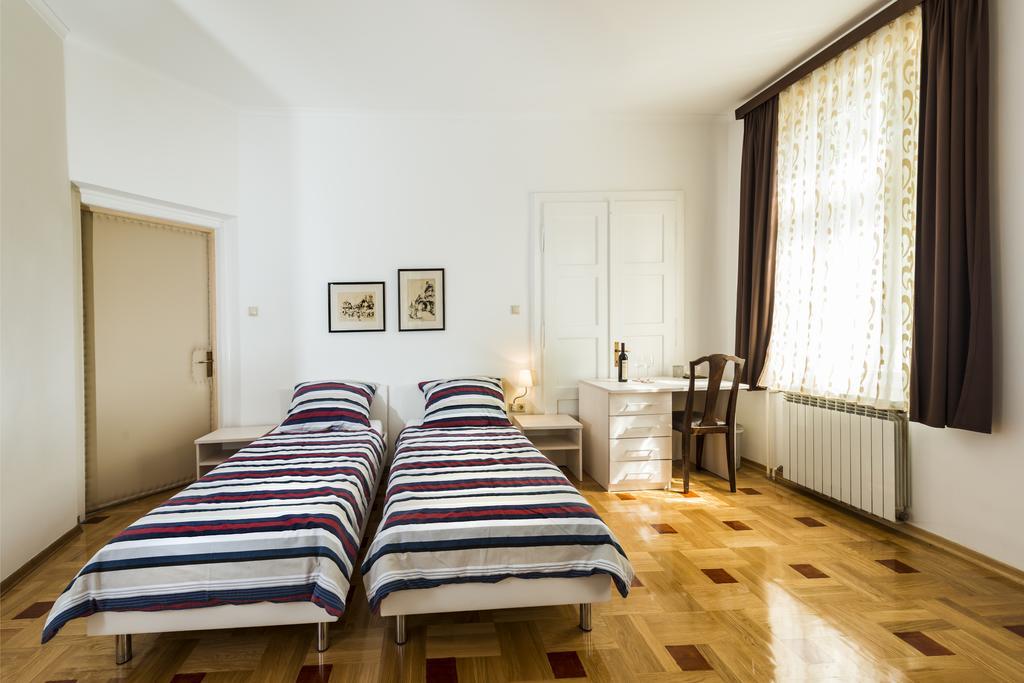 Vila Regina Rooms Карловац Экстерьер фото