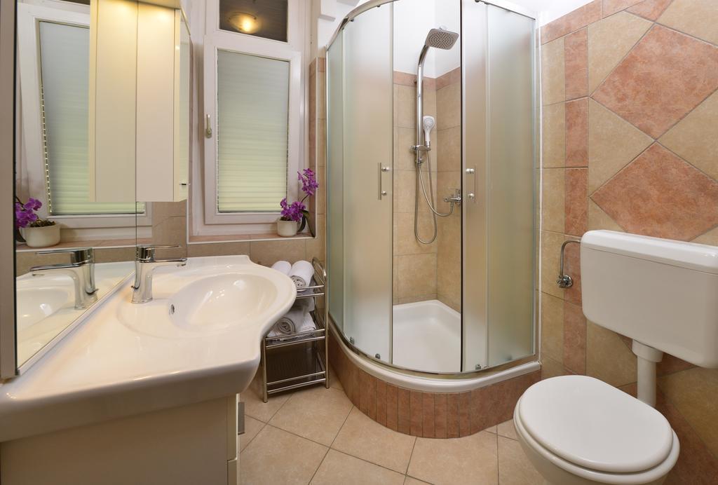 Vila Regina Rooms Карловац Экстерьер фото