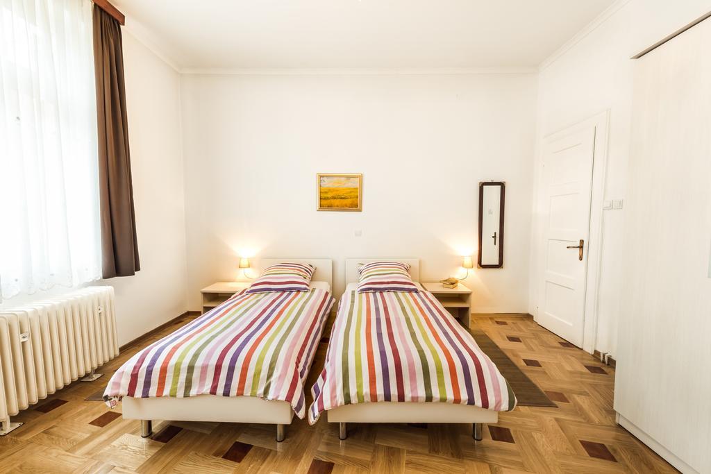 Vila Regina Rooms Карловац Экстерьер фото