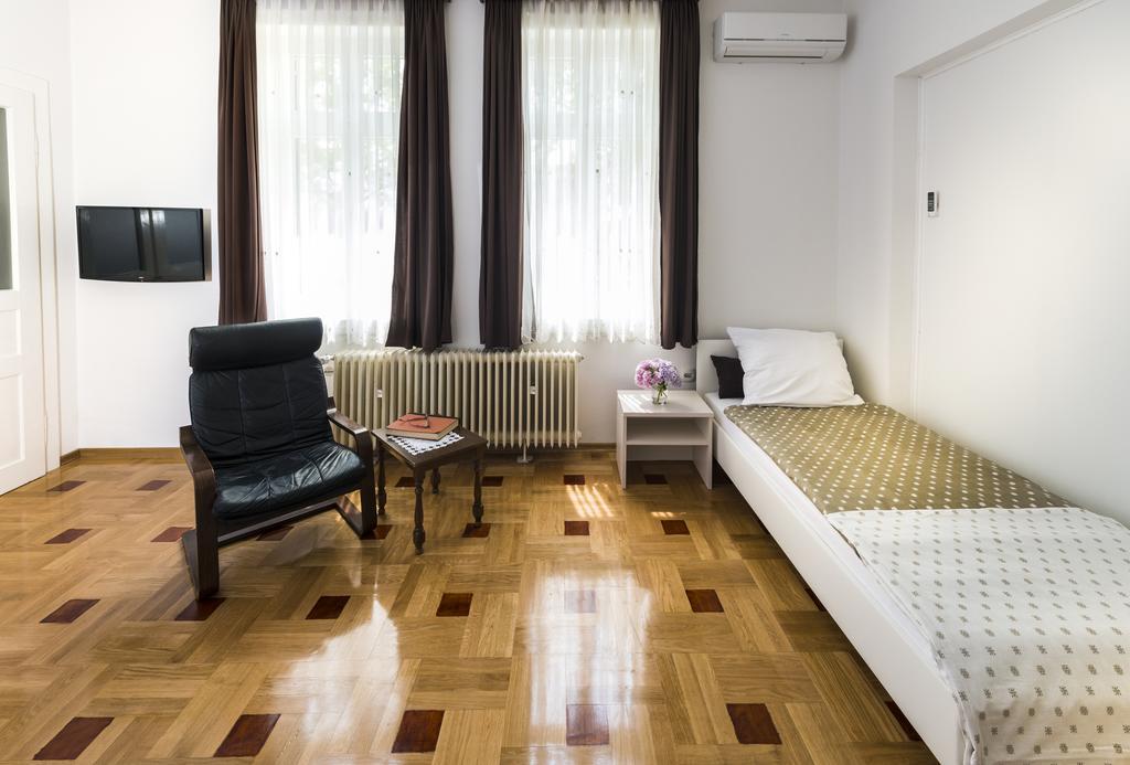 Vila Regina Rooms Карловац Экстерьер фото