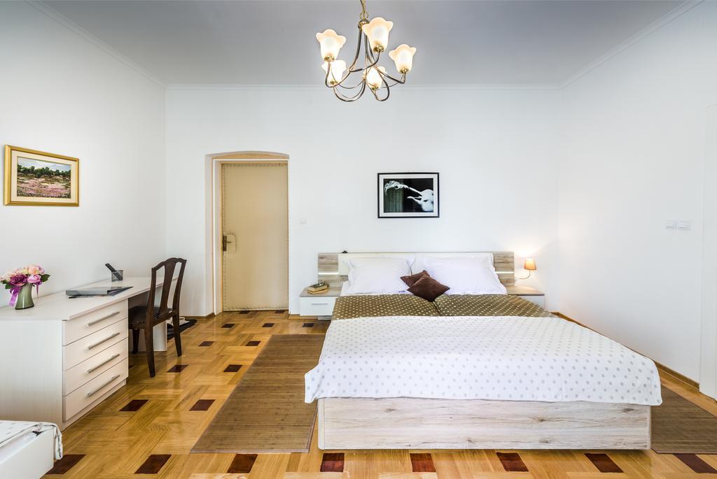 Vila Regina Rooms Карловац Экстерьер фото