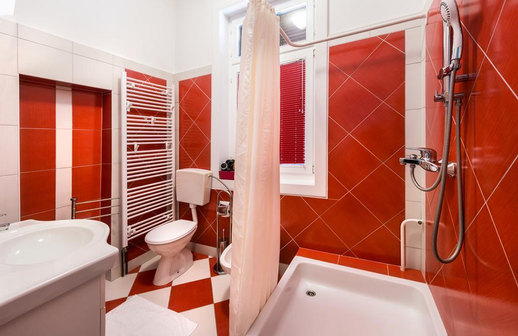 Vila Regina Rooms Карловац Экстерьер фото