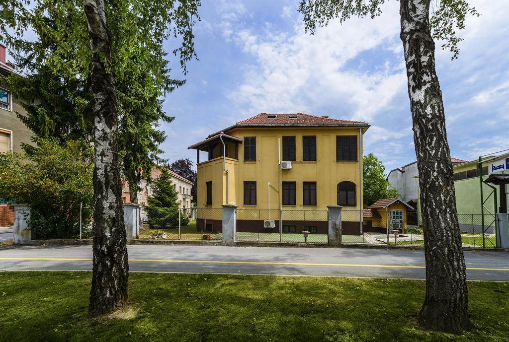 Vila Regina Rooms Карловац Экстерьер фото