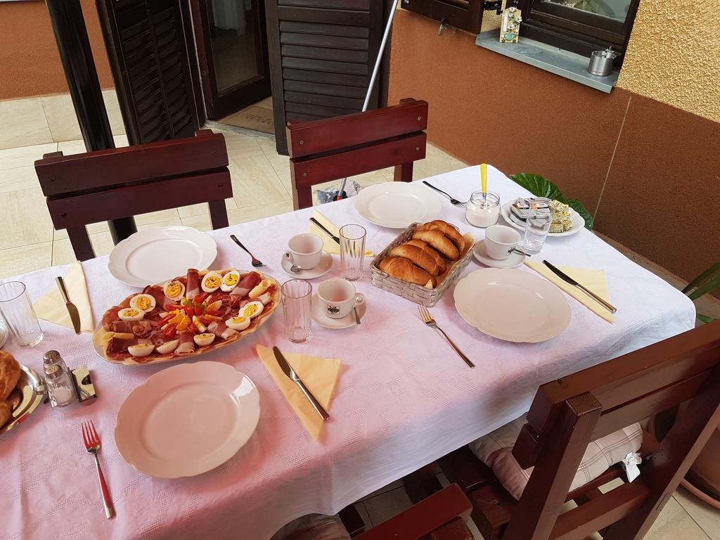 Vila Regina Rooms Карловац Экстерьер фото